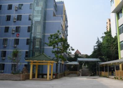 重庆渝北龙山老年护理中心_重庆包吃包住养老院,重庆养老院在什么地方